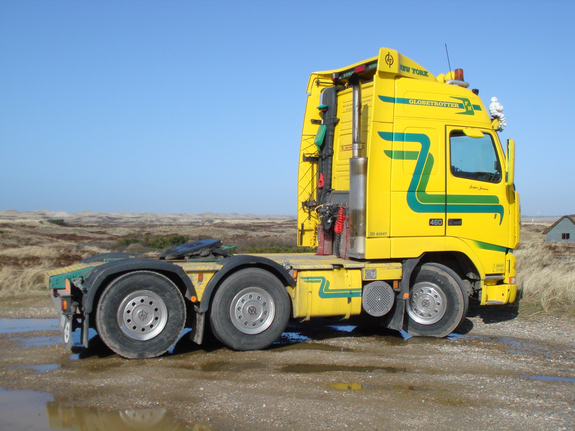 En af vores Volvo lastbiler, som kører for Køge Tanktransport